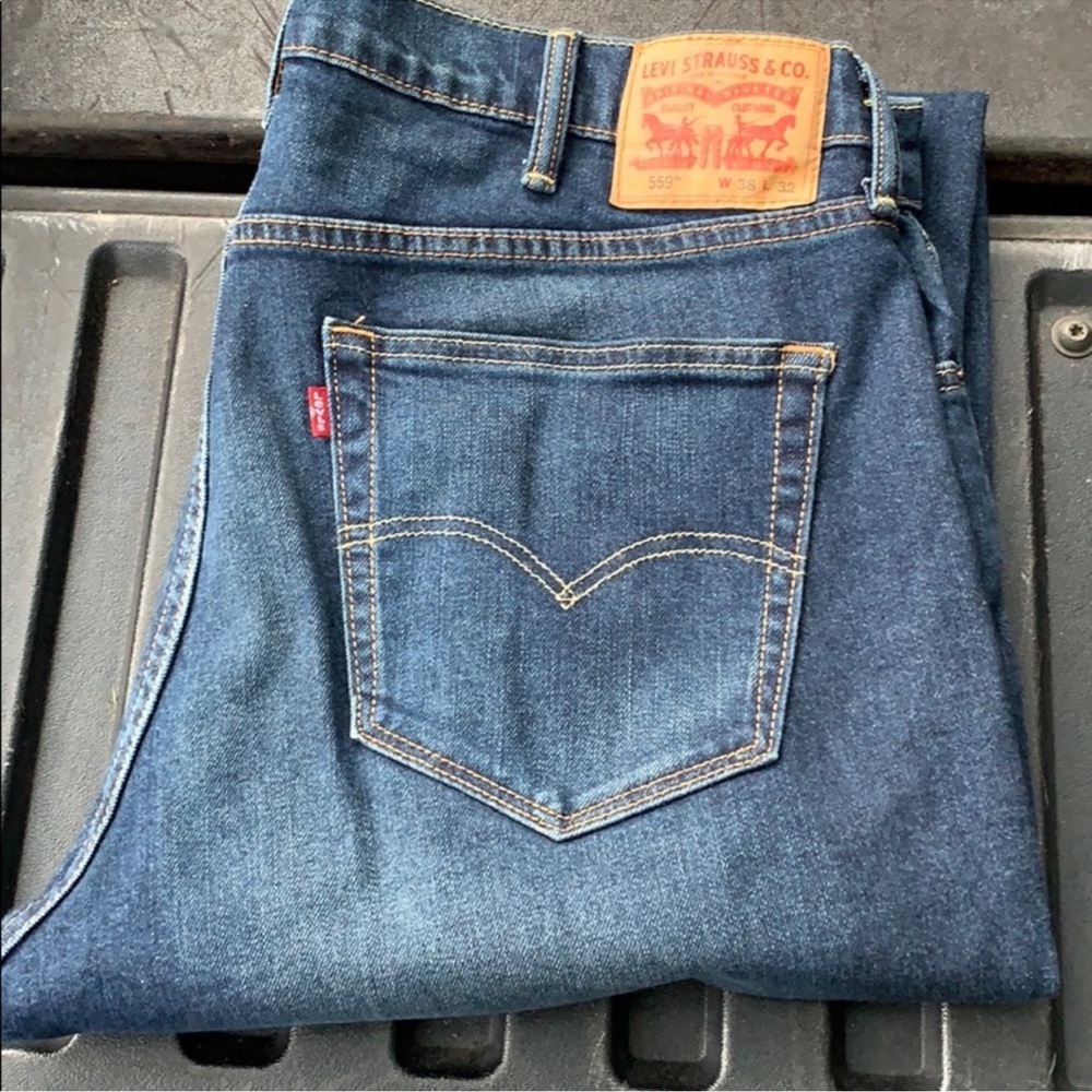 Levi's Men's Blue Jeans size 38x32 style 559